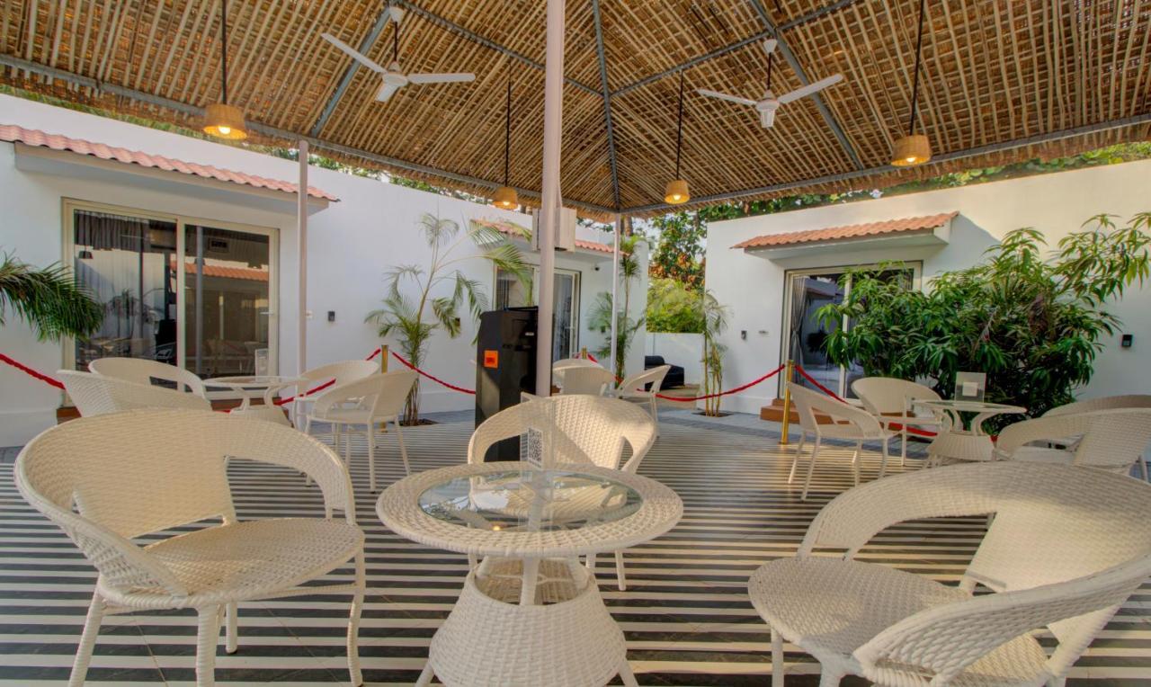 Hotel Treebo Code Red Morjim Exterior foto